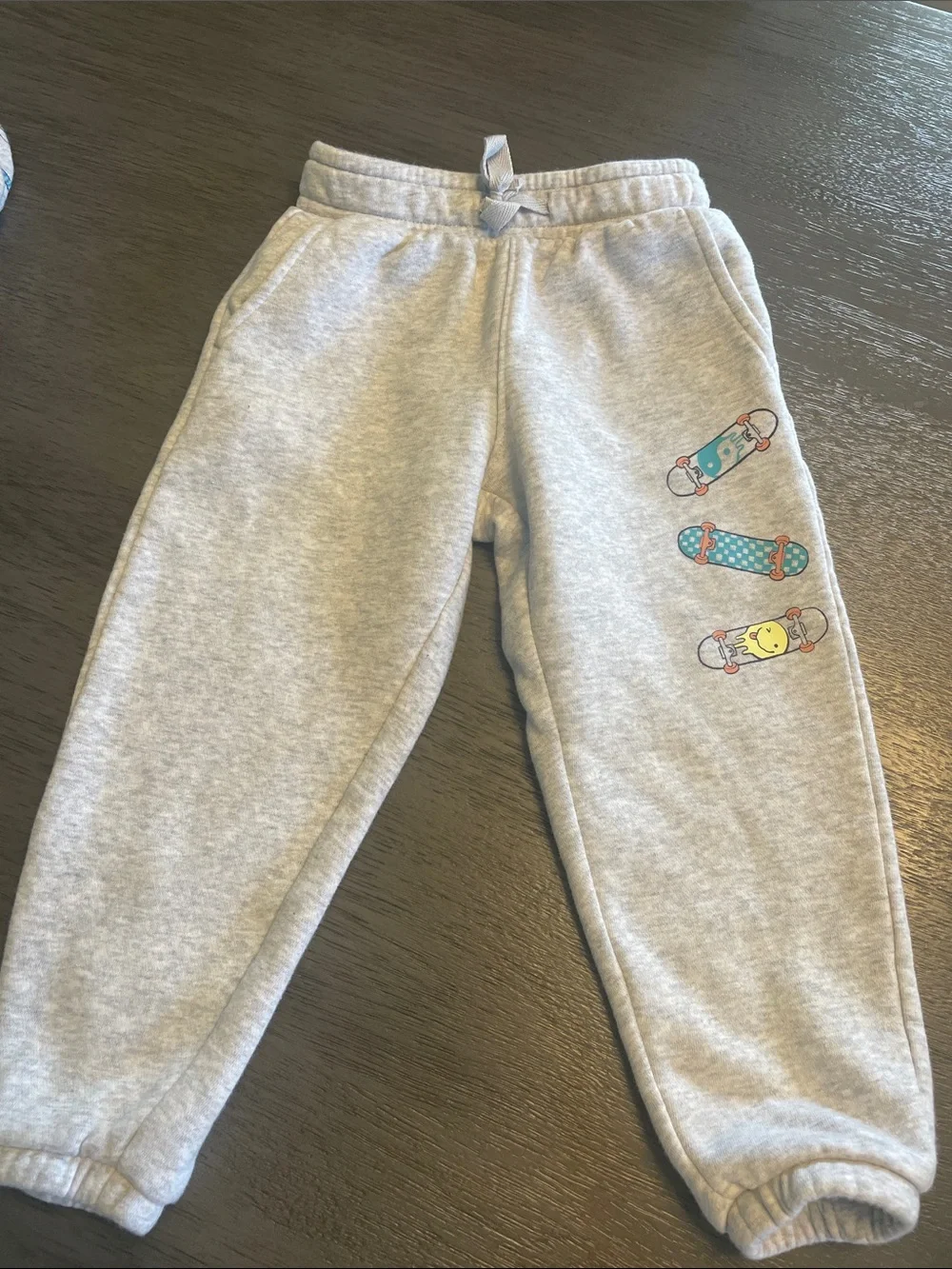 Tucker & Tate 2-piece sweatsuit with skateboards size 3T